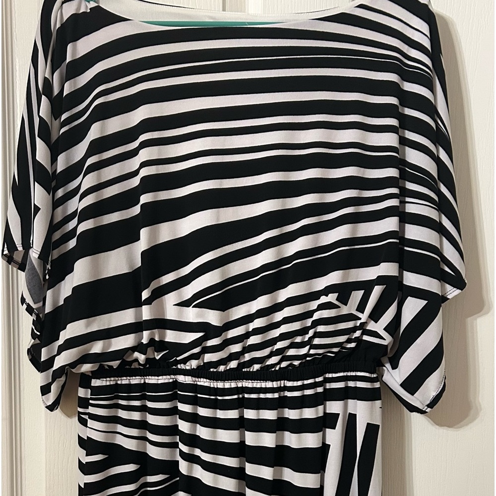 Size M With Butterfly sleeves and elastic waisted shirt dress